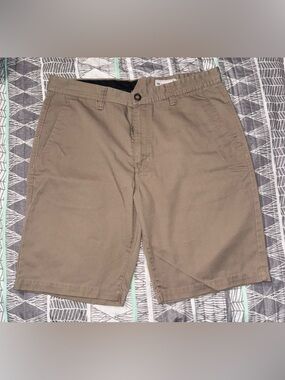 Volcom Men's Flat Front Khaki Brown Skate Shorts in Size 36